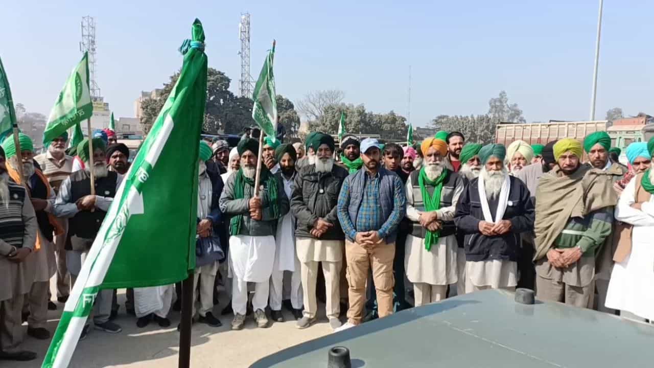 ਅਵਾਰਾ ਪਸ਼ੂਆਂ ਦੀ ਸਮੱਸਿਆ ਤੋਂ ਪ੍ਰੇਸ਼ਾਨ BKU ਕਾਦੀਆਂ ਦੇ ਕਿਸਾਨਾਂ ਵਲੋਂ ਸਰਕਾਰ ਖਿਲਾਫ਼ ਨਿਵੇਕਲਾ ਰੋਸ ਪ੍ਰਦਰਸ਼ਨ