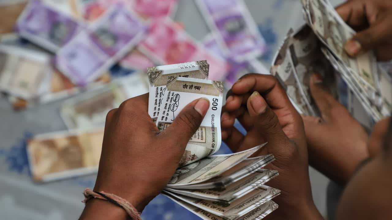 8ਵੀਂ ਫੇਲ੍ਹ ਵਿਅਕਤੀ ਛਾਪਣ ਲੱਗਿਆ ਨਕਲੀ ਨੋਟ