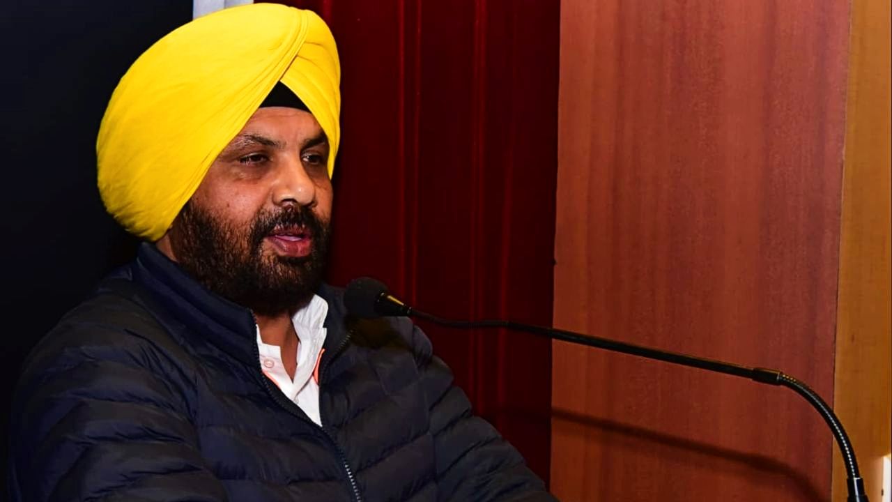ਸਰਕਾਰ ਸੜਕੀ ਢਾਂਚੇ ਵਿੱਚ ਪੰਜਾਬ ਨੂੰ ਮੋਹਰੀ ਸੂਬਾ ਬਣਾਉਣ ਲਈ ਯਤਨਸ਼ੀਲ:ਈ.ਟੀ.ਓ. ਸਰਕਾਰ ਸੜਕੀ ਢਾਂਚੇ ਵਿੱਚ ਪੰਜਾਬ ਨੂੰ ਮੋਹਰੀ ਸੂਬਾ ਬਣਾਉਣ ਲਈ ਯਤਨਸ਼ੀਲ:ਈ.ਟੀ.ਓ.