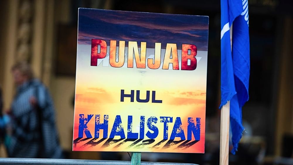 ਅੰਮ੍ਰਿਤਪਾਲ ਸਿੰਘ ਖਿਲਾਫ ਹੋਈ ਕਾਰਵਾਈ ਦੇ ਵਿਰੋਧ ਵਿੱਚ ਵੀ ਕੈਨੇਡਾ ਵਿੱਚ ਖਾਲਿਸਤਾਨ ਸਮਰਥਕ ਪ੍ਰਦਰਸ਼ਨ ਦੇਖਣ ਨੂੰ ਮਿਲੇ ਸਨ। ਸ਼ਹਿਰ ਦੇ ਚੌਰਾਹਿਆਂ 'ਤੇ ਅੰਮ੍ਰਿਤਪਾਲ ਸਿੰਘ ਦੀ ਤਸਵੀਰ ਅਤੇ ਖਾਲਿਸਤਾਨੀ ਝੰਡੇ ਲਹਿਰਾਏ ਗਏ।