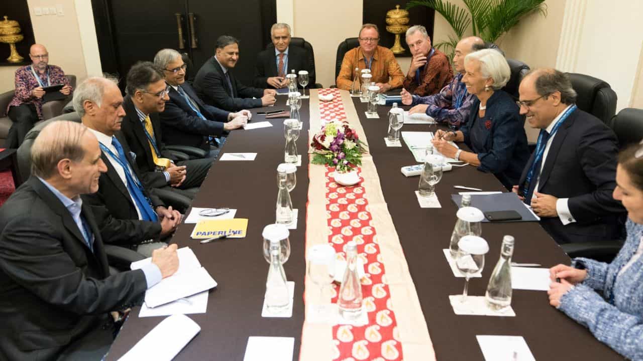 ਅਮੀਰਾਂ ਨੂੰ ਮੁਫਤ ਦੀਆਂ ਰੇਵੜੀਆਂ ਵੰਡਣਾ ਬੰਦ ਕਰੋ! ਟੈਕਸ ਵਧਾਓ, ਪਾਕਿਸਤਾਨ ਨੂੰ IMF ਦੀ ਸਲਾਹ