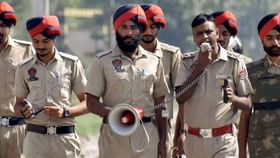 Police-Gangster Encounter: ਤਲਵੰਡੀ ਸਾਬੋ ‘ਚ ਪੁਲਿਸ ਅਤੇ ਗੈਂਗਸਟਰ ਗੋਲਡੀ ਬਰਾੜ ਦੇ ਗੁਰਗਿਆਂ ਵਿਚਾਲੇ ਮੁਕਾਬਲਾ, ਦੋਵੇ ਗ੍ਰਿਫ਼ਤਾਰ Police-Gangster Encounter: ਤਲਵੰਡੀ ਸਾਬੋ ‘ਚ ਪੁਲਿਸ ਅਤੇ ਗੈਂਗਸਟਰ ਗੋਲਡੀ ਬਰਾੜ ਦੇ ਗੁਰਗਿਆਂ ਵਿਚਾਲੇ ਮੁਕਾਬਲਾ, ਦੋਵੇ ਗ੍ਰਿਫ਼ਤਾਰ...