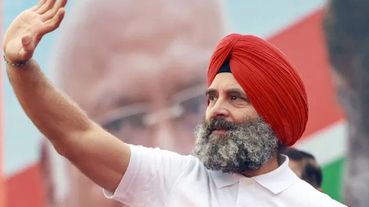 ਪੰਜਾਬ ‘ਚ ਰਾਹੁਲ ਗਾਂਧੀ ਦਾ ਸੁਰੱਖਿਆ ਘੇਰਾ ਤੋੜ ਕੇ ਵੜੇ ਦੌ ਨੌਜਵਾਨ ਕਾਬੂ ਪੰਜਾਬ ‘ਚ ਰਾਹੁਲ ਗਾਂਧੀ ਦਾ ਸੁਰੱਖਿਆ ਘੇਰਾ ਤੋੜ ਕੇ ਵੜੇ ਦੌ ਨੌਜਵਾਨ ਕਾਬੂ