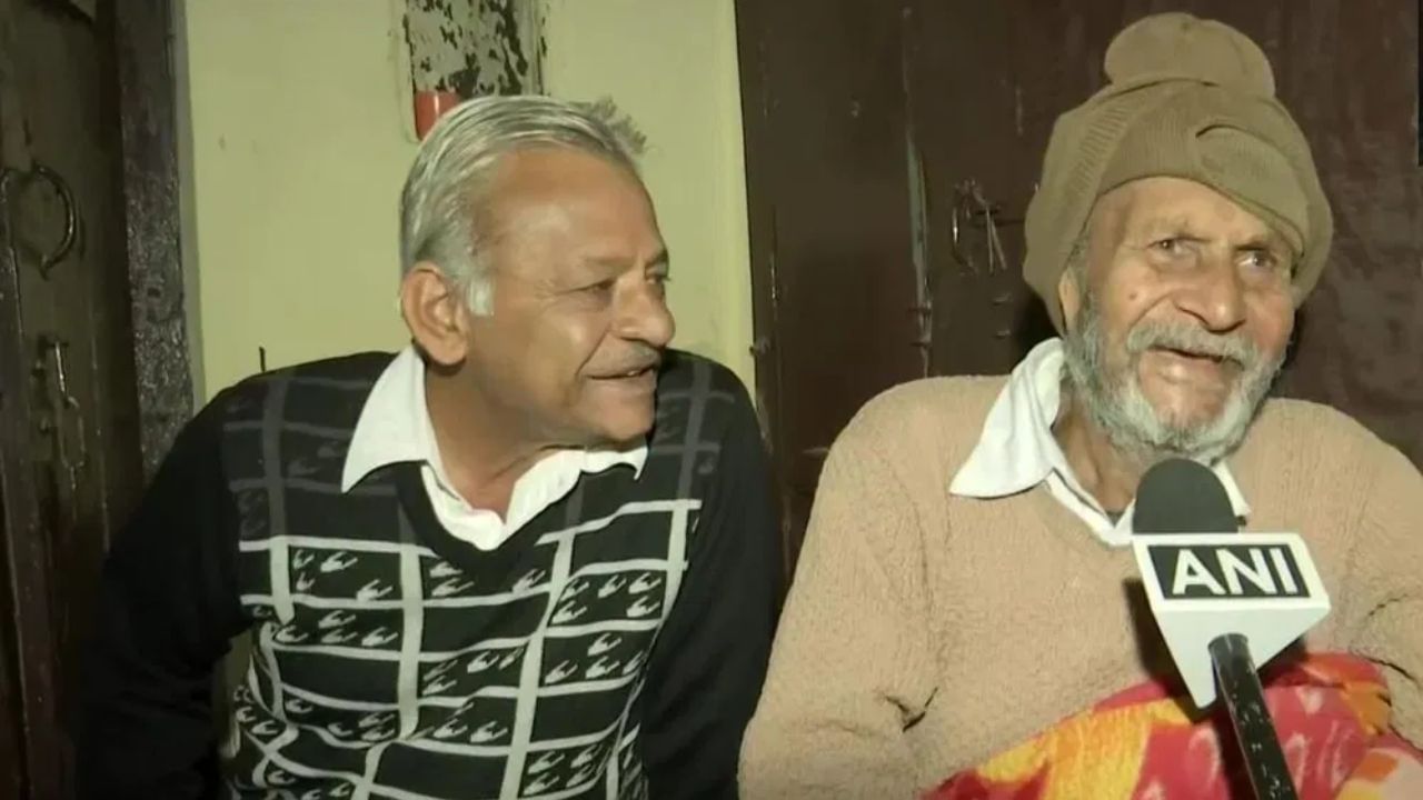 ਡੇਰਾਬੱਸੀ ਵਿੱਚ ਡੇਰੇ ਦੇ ਮਹੰਤ ਦੀ ਪਲਟੀ ਕਿਸਮਤ, ਲੋਹੜੀ ਬੰਪਰ ਵਿੱਚ ਨਿਕਲੇ ਪੰਜ ਕਰੋੜ ਡੇਰਾਬੱਸੀ ਵਿੱਚ ਡੇਰੇ ਦੇ ਮਹੰਤ ਦੀ ਪਲਟੀ ਕਿਸਮਤ, ਲੋਹੜੀ ਬੰਪਰ ਵਿੱਚ ਨਿਕਲੇ ਪੰਜ ਕਰੋੜ