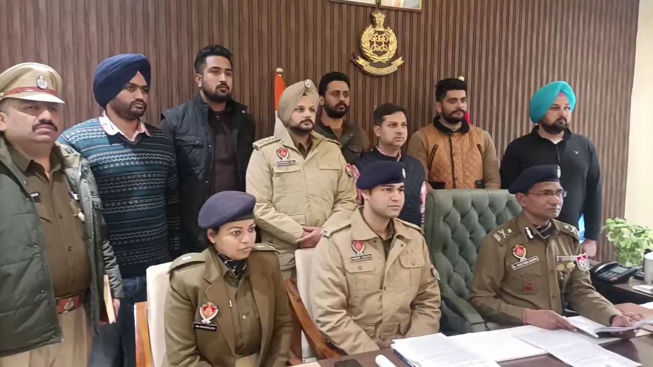 ਖੰਨਾ ਪੁਲਿਸ ਹੱਥ ਲੱਗੀ ਵੱਡੀ ਕਾਮਯਾਬੀ, ਬੱਬਰ ਖਾਲਸਾ ਦੇ 13 ਗੁਰਗਿਆਂ ਨੂੰ ਹਥਿਆਰਾਂ ਸਮੇਤ ਕੀਤਾ ਕਾਬੂ ਖੰਨਾ ਪੁਲਿਸ ਹੱਥ ਲੱਗੀ ਵੱਡੀ ਕਾਮਯਾਬੀ, ਬੱਬਰ ਖਾਲਸਾ ਦੇ 13 ਗੁਰਗਿਆਂ ਨੂੰ ਹਥਿਆਰਾਂ ਸਮੇਤ ਕੀਤਾ ਕਾਬੂ