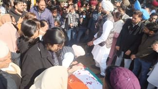 ਕਾਂਗਰਸੀ ਸੰਸਦ ਮੈਂਬਰ ਸੰਤੋਖ ਚੌਧਰੀ ਪੰਜ ਤੱਤਾਂ ਚ ਹੋਏ ਵਲੀਨ ਕਾਂਗਰਸੀ ਸੰਸਦ ਮੈਂਬਰ ਸੰਤੋਖ ਚੌਧਰੀ ਪੰਜ ਤੱਤਾਂ ਚ ਹੋਏ ਵਲੀਨ