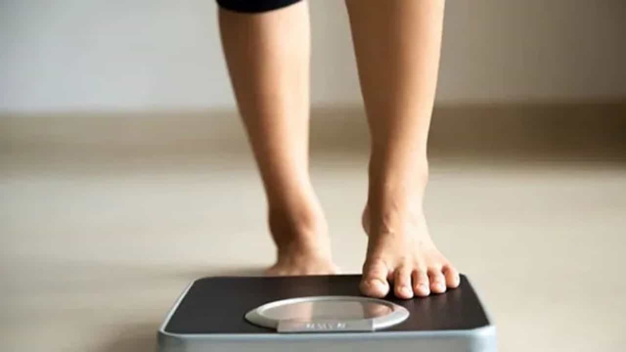 ਵਧਦੇ ਭਾਰ ਅਤੇ ਮੋਟਾਪੇ ਤੋਂ ਚਾਹੁੰਦੇ ਹੋ ਮੁਕਤੀ ਤਾਂ ਅੱਜ ਤੋਂ ਹੀ ਬਦਲੋ ਇਹ ਆਦਤਾਂ ਵਧਦੇ ਭਾਰ ਅਤੇ ਮੋਟਾਪੇ ਤੋਂ ਚਾਹੁੰਦੇ ਹੋ ਮੁਕਤੀ ਤਾਂ ਅੱਜ ਤੋਂ ਹੀ ਬਦਲੋ ਇਹ ਆਦਤਾਂ