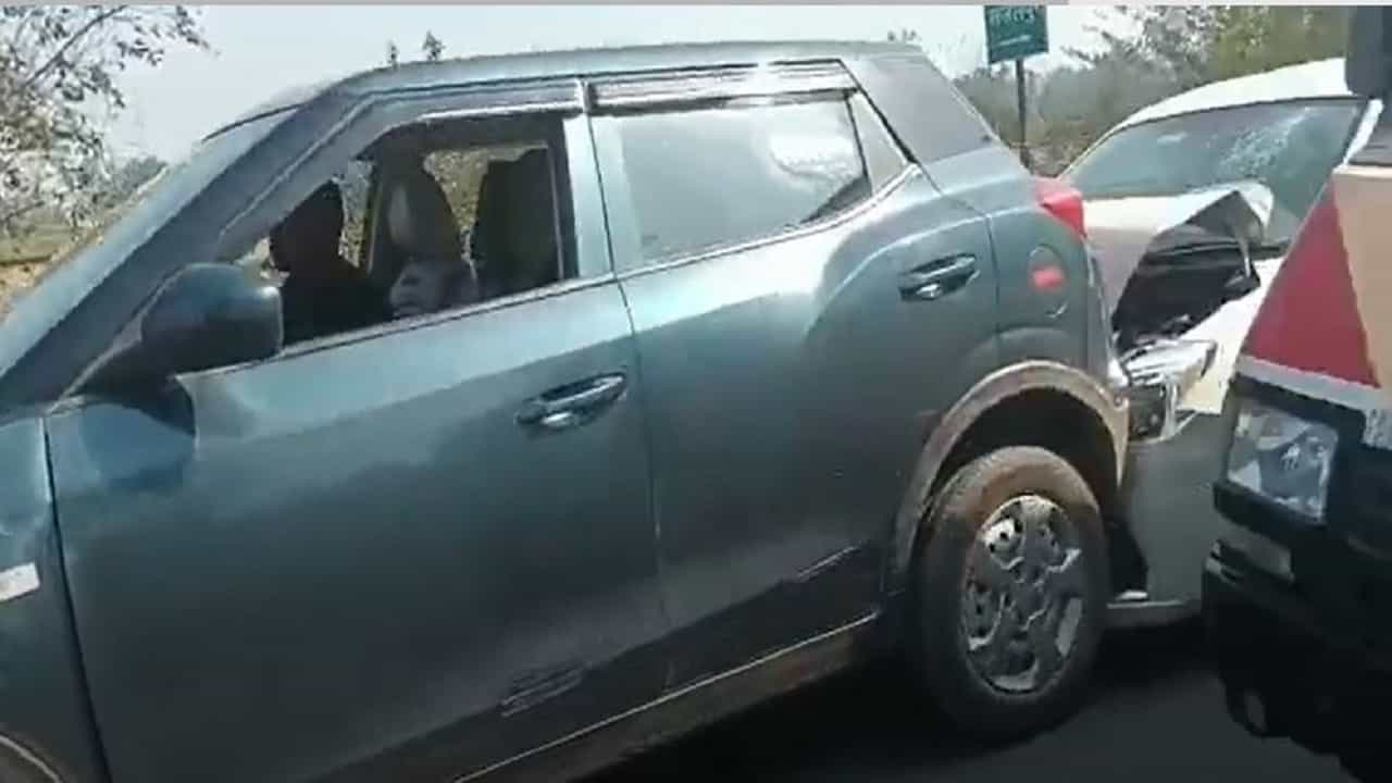 ਅਖਿਲੇਸ਼ ਯਾਦਵ ਦੇ ਕਾਫਲੇ ਚ ਵੱਡਾ ਹਾਦਸਾ, ਗੱਡੀਆਂ ਆਪਸ ਚ ਟਕਰਾਈਆਂ; ਕਈ ਲੋਕ ਜਖਮੀ