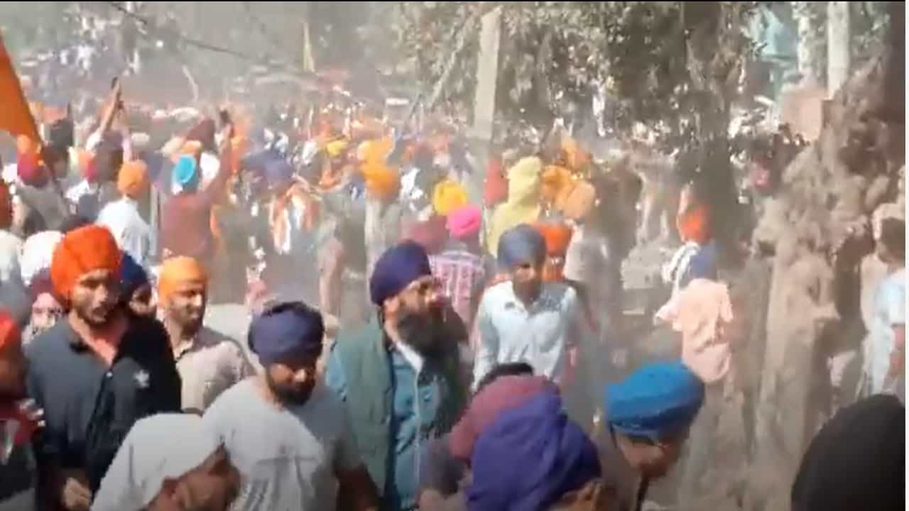 Ajnala Clash: ਸਾਥੀ ਦੀ ਰਿਹਾਈ ਨੂੰ ਲੈ ਕੇ ਅੰਮ੍ਰਿਤਪਾਲ ਦੇ ਸਮਰਥਕਾਂ ਦੀ ਪੁਲਿਸ ਨਾਲ ਹਿੰਸਕ ਝੜਪ, ਲੱਗੇ ਖਾਲਿਸਤਾਨ ਜਿੰਦਾਬਾਦ ਦੇ ਨਾਅਰੇ