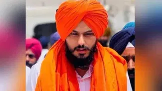 Amritpal Singh ਦੇ ਪਿੱਛੇ ਲੱਗੀ 8 ਜਿਲ੍ਹਿਆਂ ਦੀ ਪੁਲਿਸ, 6 ਸਾਥੀ ਹਿਰਾਸਤ ਵਿੱਚ