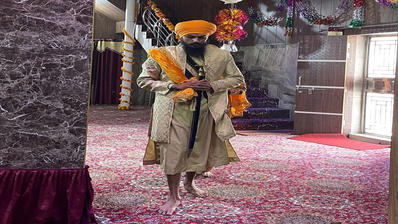 ਵਿਆਹ ਦੇ ਬੰਧਨ ਵਿੱਚ ਬੱਝੇ ਅੰਮ੍ਰਿਤਪਾਲ ਸਿੰਘ, ਗੁਪਤ ਰੱਖਿਆ ਗਿਆ ਪੂਰਾ ਸਮਾਗਮ ਵਿਆਹ ਦੇ ਬੰਧਨ ਵਿੱਚ ਬੱਝੇ ਅੰਮ੍ਰਿਤਪਾਲ ਸਿੰਘ, ਗੁਪਤ ਰੱਖਿਆ ਗਿਆ ਪੂਰਾ ਸਮਾਗਮ