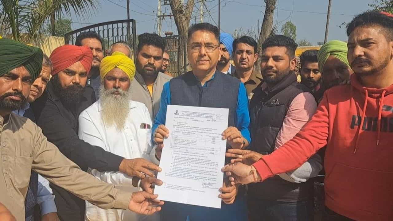 ਕੈਬਨਿਟ ਮੰਤਰੀ ਅਮਨ ਅਰੋੜਾ ਨੇ ਨਗਰ ਪੰਚਾਇਤ ਨੂੰ ਰਾਸ਼ੀ ਦਾ ਪ੍ਰਵਾਨਗੀ ਪੱਤਰ ਸੌਂਪਿਆ