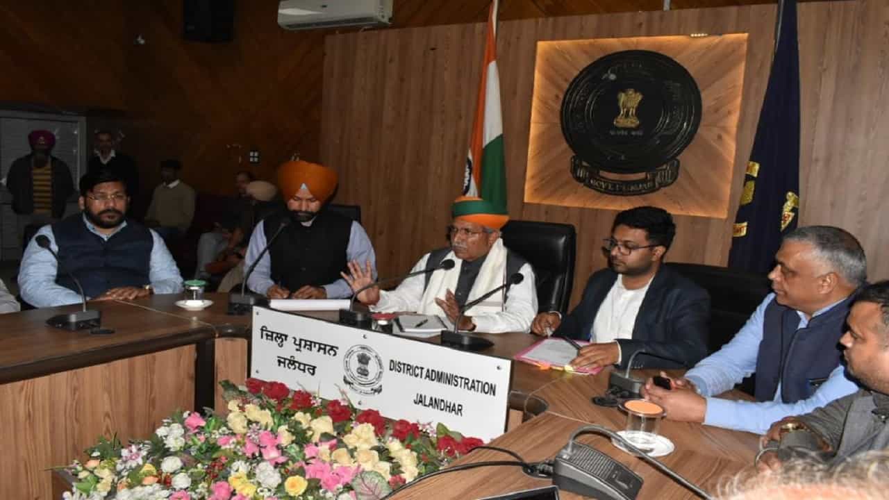 ਕੇਂਦਰੀ ਮੰਤਰੀ ਅਰਜੁਨ ਰਾਮ ਮੇਘਵਾਲ ਨੇ ਕੀਤੀ ਕੇਂਦਰੀ ਸਕੀਮਾਂ ਦੀ ਸੱਮੀਖਿਆ