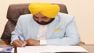 Drug Smuggling Case: ਡਰੱਗ ਤਸਕਰੀ ਮਾਮਲੇ ‘ਚ ਮੁੱਖ ਮੰਤਰੀ ਦਾ ਵੱਡਾ ਐਕਸ਼ਨ, ਪੁਲਿਸ ਅਫਸਰ ਰਾਜਜੀਤ ਸਿੰਘ ਨੂੰ ਕੀਤਾ ਬਰਖਾਸਤ