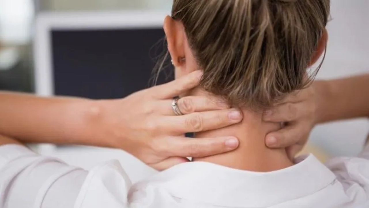 Calcium Deficiency: ਔਰਤਾਂ ਦੇ ਸਰੀਰ ਵਿੱਚ ਕੈਲਸ਼ੀਅਮ ਦੀ ਕਮੀ ਨੂੰ ਦਰਸਾਉਂਦੇ ਹਨ ਇਹ ਲੱਛਣ Calcium Deficiency: ਔਰਤਾਂ ਦੇ ਸਰੀਰ ਵਿੱਚ ਕੈਲਸ਼ੀਅਮ ਦੀ ਕਮੀ ਨੂੰ ਦਰਸਾਉਂਦੇ ਹਨ ਇਹ ਲੱਛਣ