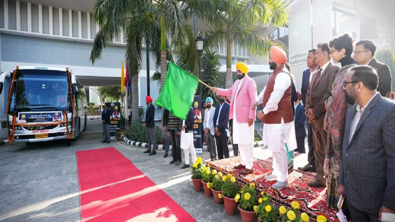 Second Batch of Principals: ਸਿੰਗਾਪੁਰ ਟ੍ਰੇਨਿੰਗ ਲਈ ਰਵਾਨਾ ਹੋਇਆ ਦੂਜਾ ਬੈਚ, ਸੀਐੱਮ ਨੇ ਵਿਖਾਈ ਹਰੀ ਝੰਡੀ