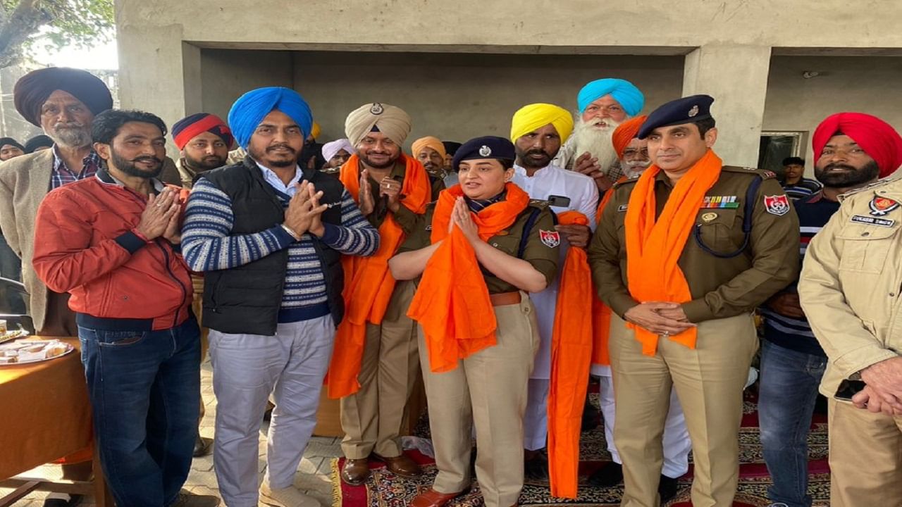 ਨਸ਼ਾ ਮੁਕਤ ਹੋਇਆ ਫ਼ਤਹਿਗੜ੍ਹ ਸਾਹਿਬ ਦਾ ਪਿੰਡ ਖਰੌੜੀ, ਪੁਲਿਸ ਟੀਮ ਦਾ ਕੀਤਾ ਗਿਆ ਸਨਮਾਨ ਨਸ਼ਾ ਮੁਕਤ ਹੋਇਆ ਫ਼ਤਹਿਗੜ੍ਹ ਸਾਹਿਬ ਦਾ ਪਿੰਡ ਖਰੌੜੀ, ਪੁਲਿਸ ਟੀਮ ਦਾ ਕੀਤਾ ਗਿਆ ਸਨਮਾਨ