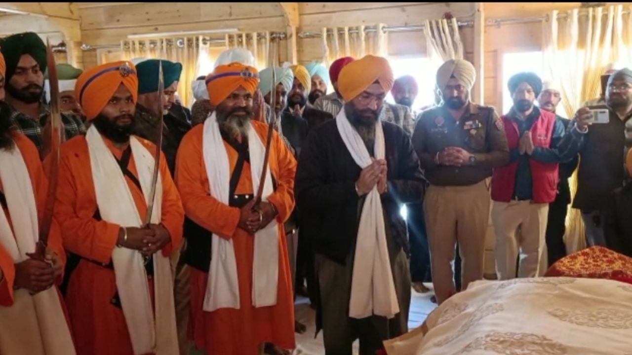 ਫਾਜ਼ਿਲਕਾ ਵਿਖੇ ਬਣਿਆ ਭਾਰਤ ਦਾ ਪਹਿਲਾ ਵਿਦੇਸ਼ੀ ਲੱਕੜ ਤੋਂ ਤਿਆਰ ਗੁਰਦੁਆਰਾ ਸਾਹਿਬ ਫਾਜ਼ਿਲਕਾ ਵਿਖੇ ਬਣਿਆ ਭਾਰਤ ਦਾ ਪਹਿਲਾ ਵਿਦੇਸ਼ੀ ਲੱਕੜ ਤੋਂ ਤਿਆਰ ਗੁਰਦੁਆਰਾ ਸਾਹਿਬ