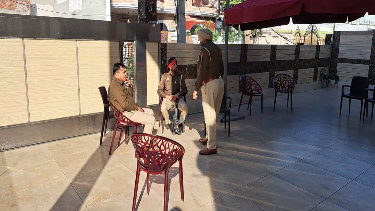 Amritpal Jdh Update: ਅਜਨਾਲਾ ਪਹੁੰਚਣ ਤੋਂ ਪਹਿਲਾਂ ਪੁਲਿਸ ਨੇ ਕੀਤਾ ਸੀ ਸਿੱਖ ਤਾਲਮੇਲ ਕਮੇਟੀ ਦੇ ਆਗੂਆ ਨੂੰ ਨਜਰਬੰਦ