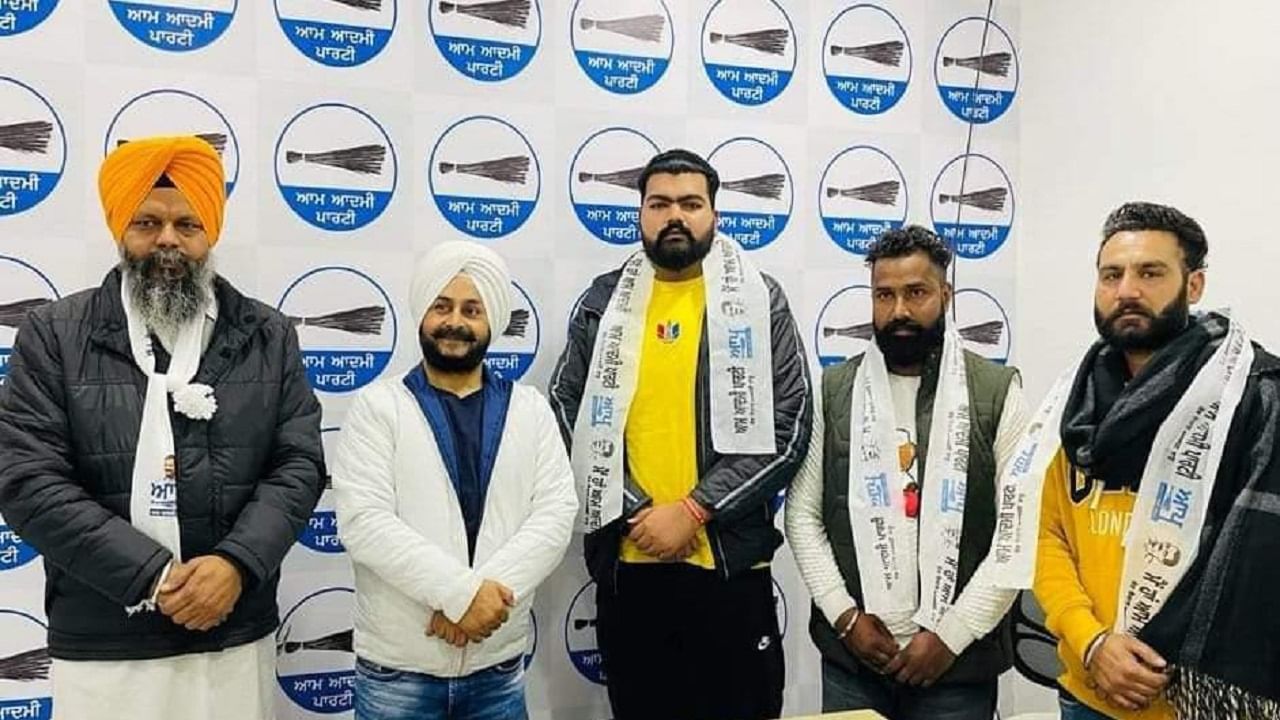 ‘ਆਪ’ ਆਗੂ ਸਮੇਤ ਤਿੰਨ ਹਥਿਆਰਾਂ ਸਮੇਤ ਕਾਬੂ, ਪਾਕਿਸਤਾਨ ਤੋ ਮੰਗਵਾਉਂਦੇ ਸਨ ਅਸਲਾਹ ‘ਆਪ’ ਆਗੂ ਸਮੇਤ ਤਿੰਨ ਹਥਿਆਰਾਂ ਸਮੇਤ ਕਾਬੂ, ਪਾਕਿਸਤਾਨ ਤੋ ਮੰਗਵਾਉਂਦੇ ਸਨ ਅਸਲਾਹ