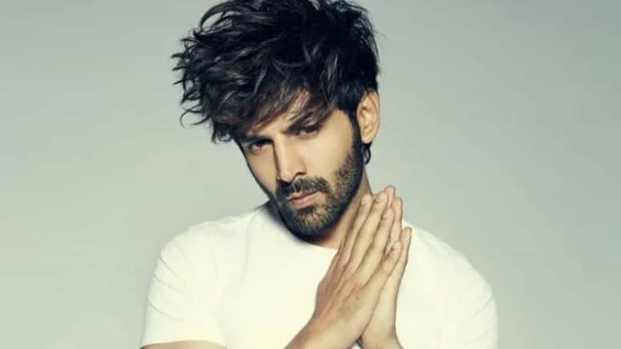 ਕਾਰਤਿਕ ਆਰੀਅਨ ਦੀ ਇੱਕ ਝਲਕ ਪਾਉਣ ਲਈ ਬੇਕਾਬੂ ਹੋਏ ਪ੍ਰਸ਼ੰਸਕ