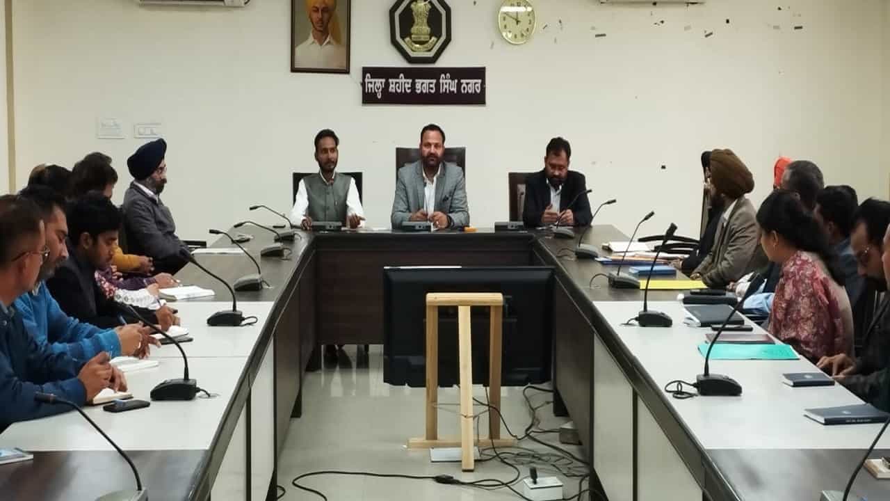 ਪੰਜਾਬੀ ਨੂੰ ਪਹਿਲੀ ਭਾਸ਼ਾ ਵਜੋਂ ਤਰਜੀਹ ਦੇਣ ਨੂੰ ਲੈ ਕੇ ਨਵਾਂਸ਼ਹਿਰ ਪ੍ਰਸ਼ਾਸਨ ਨੇ ਕੱਸੀ ਕਮਰ