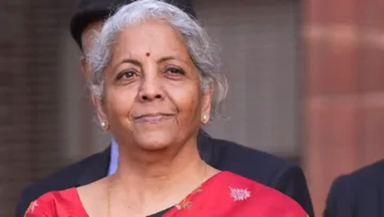 ਮਹਿੰਗਾਈ ਹੋਵੇਗੀ ਘੱਟ, ਘਟੇਗਾ ਟੈਕਸ ...ਸਸਤਾ ਹੋਵੇਗਾ ਪੈਟਰੋਲ-ਡੀਜਲ, ਵਿੱਤ ਮੰਤਰੀ ਨੇ ਕਹੀ ਇਹ ਵੀ ਗੱਲ!