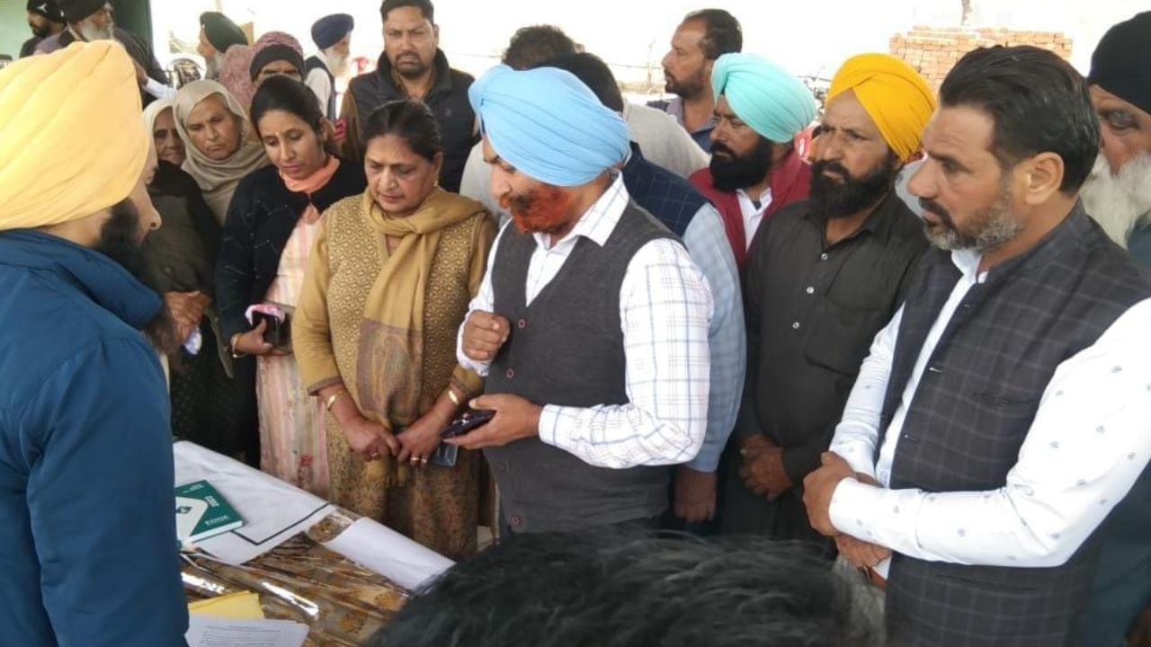 ਪੰਜਾਬ ਸਰਕਾਰ ਤੁਹਾਡੇ ਦੁਆਰ ਮੁਹਿੰਮ ਤਹਿਤ ਮੂਨਕ ਦੇ ਪਿੰਡ ਕੜੈਲ ਅਤੇ ਦਿੜ੍ਹਬਾ ਦੇ ਪਿੰਡ ਰੋਗਲਾ ਵਿਖੇ ਲੱਗੇ ਕੈਂਪਾਂ ਨੂੰ ਮਿਲਿਆ ਭਰਵਾਂ ਹੁੰਗਾਰਾ ਪੰਜਾਬ ਸਰਕਾਰ ਤੁਹਾਡੇ ਦੁਆਰ ਮੁਹਿੰਮ ਤਹਿਤ ਮੂਨਕ ਦੇ ਪਿੰਡ ਕੜੈਲ ਅਤੇ ਦਿੜ੍ਹਬਾ ਦੇ ਪਿੰਡ ਰੋਗਲਾ ਵਿਖੇ ਲੱਗੇ ਕੈਂਪਾਂ ਨੂੰ ਮਿਲਿਆ ਭਰਵਾਂ ਹੁੰਗਾਰਾ