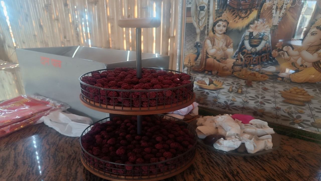 ਸਵਾ 11 ਫੁੱਟ ਦੇ ਸ਼ਿਵਲਿੰਗ ‘ਤੇ ਨਰਮਦੇਸ਼ਵਰ ਦੇ ਸਵਾ ਲੱਖ ਸ਼ਿਵਲਿੰਗ ਚੜ੍ਹਾਉਣ ਦਾ ਸੰਕਲਪ ਸਵਾ 11 ਫੁੱਟ ਦੇ ਸ਼ਿਵਲਿੰਗ ‘ਤੇ ਨਰਮਦੇਸ਼ਵਰ ਦੇ ਸਵਾ ਲੱਖ ਸ਼ਿਵਲਿੰਗ ਚੜ੍ਹਾਉਣ ਦਾ ਸੰਕਲਪ