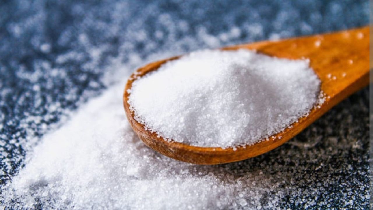 Salt Consuption News: ਜਿਆਦਾ ਨਮਕ ਖਾਣਾ ਹੈ ਨੁਕਸਾਨਦੇਹ, ਇਸ ਤਰਾਂ ਬਣਦਾ ਹੈ ਸਿਹਤ ਦਾ ਦੁਸ਼ਮਣ Salt Consuption News: ਜਿਆਦਾ ਨਮਕ ਖਾਣਾ ਹੈ ਨੁਕਸਾਨਦੇਹ, ਇਸ ਤਰਾਂ ਬਣਦਾ ਹੈ ਸਿਹਤ ਦਾ ਦੁਸ਼ਮਣ