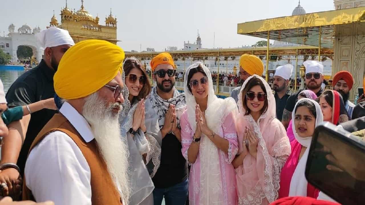 Shilpa Shetty in ASR: ਬਾਲੀਵੁੱਡ ਅਦਾਕਾਰਾ ਸ਼ਿਲਪਾ ਸ਼ੈਟੀ ਨੇ ਸ੍ਰੀ ਹਰਿਮੰਦਰ ਸਾਹਿਬ ਵਿਖੇ ਟੇਕਿਆ ਮੱਥਾ