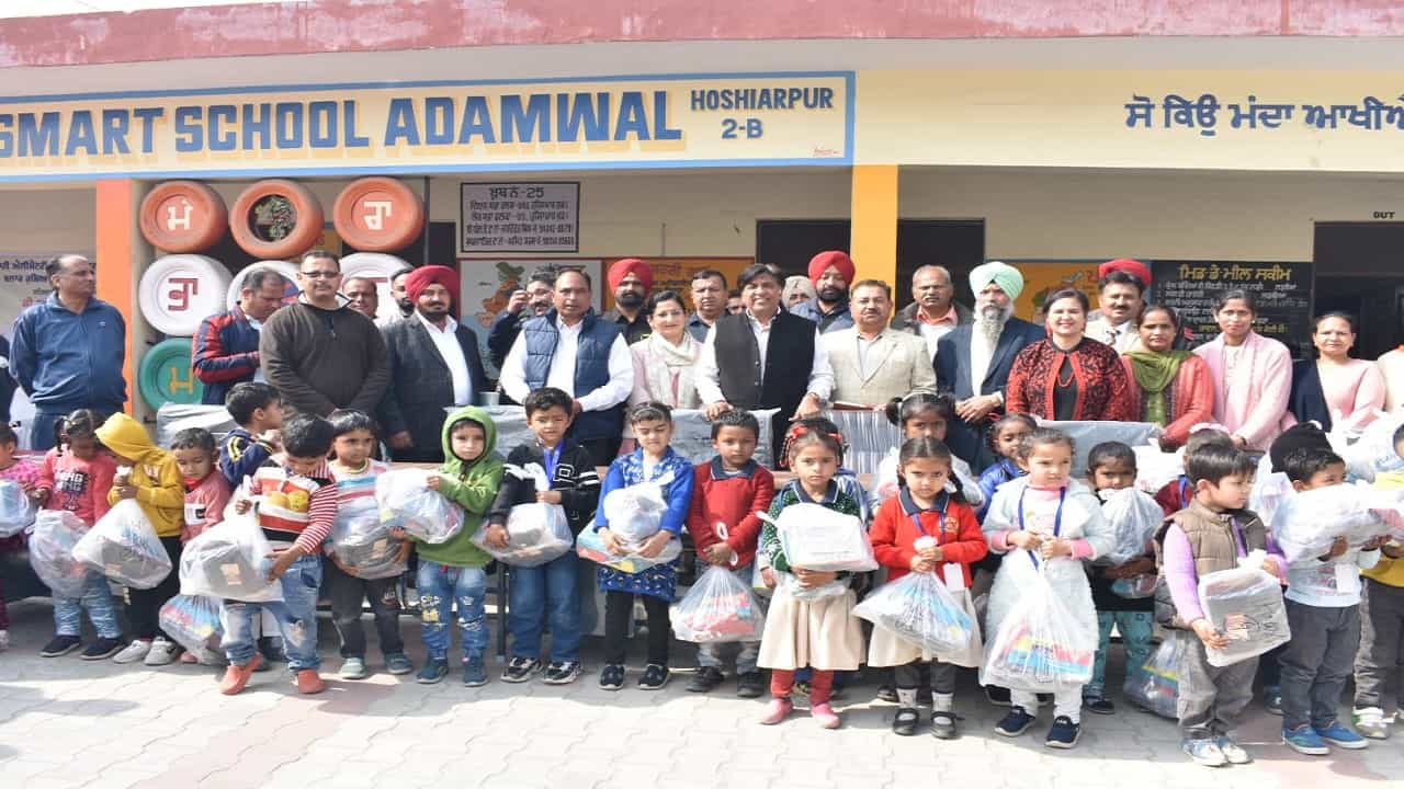 ਕੈਬਨਿਟ ਮੰਤਰੀ ਜਿੰਪਾ ਨੇ ਸਰਕਾਰੀ ਐਲੀਮੈਂਟਰੀ ਸਕੂਲ ਨੂੰ ਭੇਟ ਕੀਤਾ ਫਰਨੀਚਰ