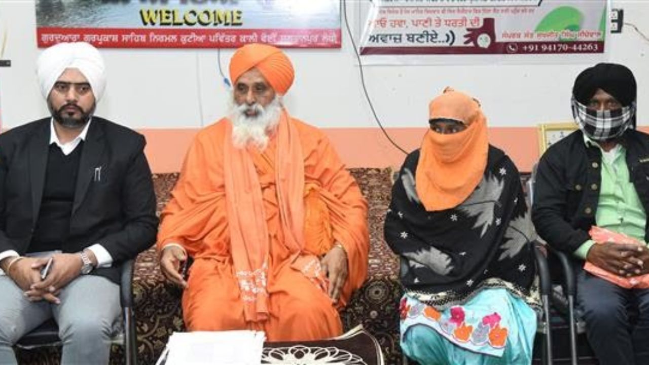 ਮਲੋਟ ਵਾਸੀ ਕੁੜੀ ਨੂੰ ਦੁਬਈ ਅਤੇ ਮਸਕਟ ਵਿੱਚ ਕੈਦ ਕਰਕੇ ਰੱਖਿਆ, ਸ਼ਰੀਰਿਕ ਸ਼ੋਸ਼ਣ ਦਾ ਇਲਜ਼ਾਮ ਮਲੋਟ ਵਾਸੀ ਕੁੜੀ ਨੂੰ ਦੁਬਈ ਅਤੇ ਮਸਕਟ ਵਿੱਚ ਕੈਦ ਕਰਕੇ ਰੱਖਿਆ, ਸ਼ਰੀਰਿਕ ਸ਼ੋਸ਼ਣ ਦਾ ਇਲਜ਼ਾਮ