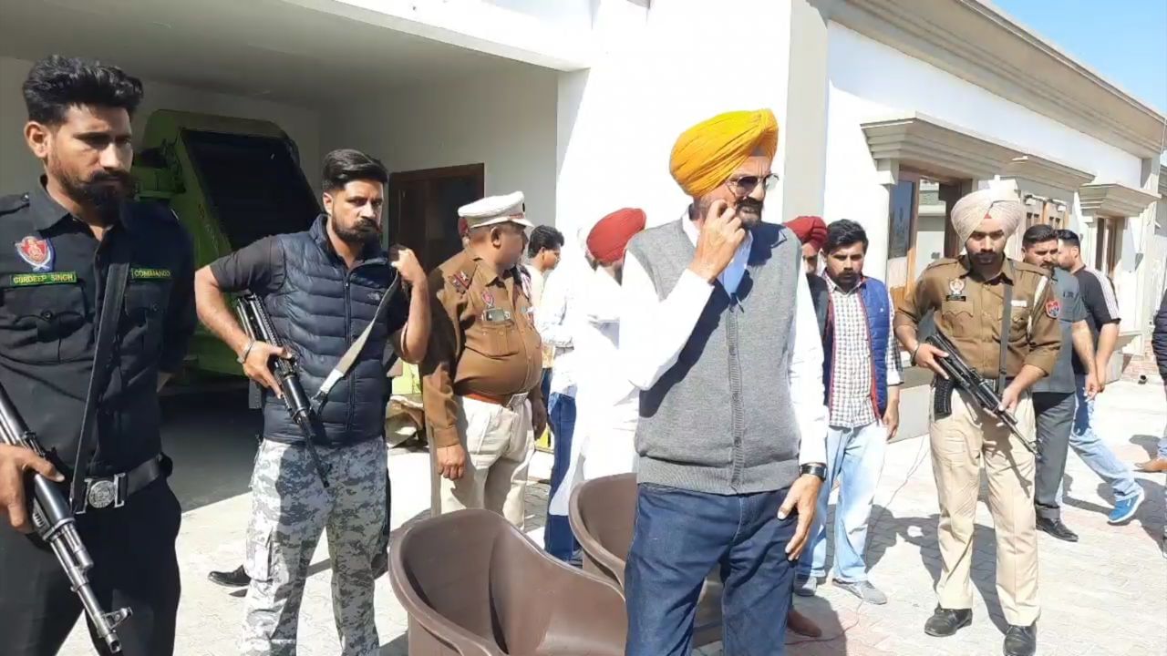 ਸਿੱਧੂ ਮੂਸੇਵਾਲਾ ਦੀ ਪਹਿਲੀ ਬਰਸੀ ਅਗਲੇ ਮਹੀਨੇ ਮਨਾਏਗਾ ਪਰਿਵਾਰ, ਪ੍ਰਸ਼ੰਸਕਾਂ ਨੂੰ ਆਉਣ ਦੀ ਅਪੀਲ ਸਿੱਧੂ ਮੂਸੇਵਾਲਾ ਦੀ ਪਹਿਲੀ ਬਰਸੀ ਅਗਲੇ ਮਹੀਨੇ ਮਨਾਏਗਾ ਪਰਿਵਾਰ, ਪ੍ਰਸ਼ੰਸਕਾਂ ਨੂੰ ਆਉਣ ਦੀ ਅਪੀਲ