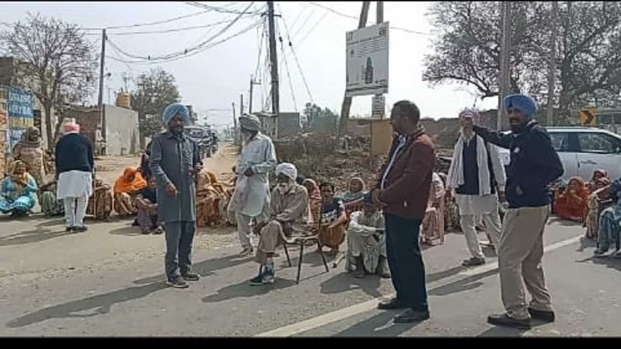 Protest against Depot Holder: ਡਿਪੂਆਂ ਤੋਂ ਕਣਕ ਨਾ ਮਿਲਣ ਤੋਂ ਨਾਰਾਜ ਭਾਰਤ ਮੁਕਤੀ ਮੋਰਚਾ ਨੇ ਜਾਮ ਕੀਤੀ ਸੜਕ