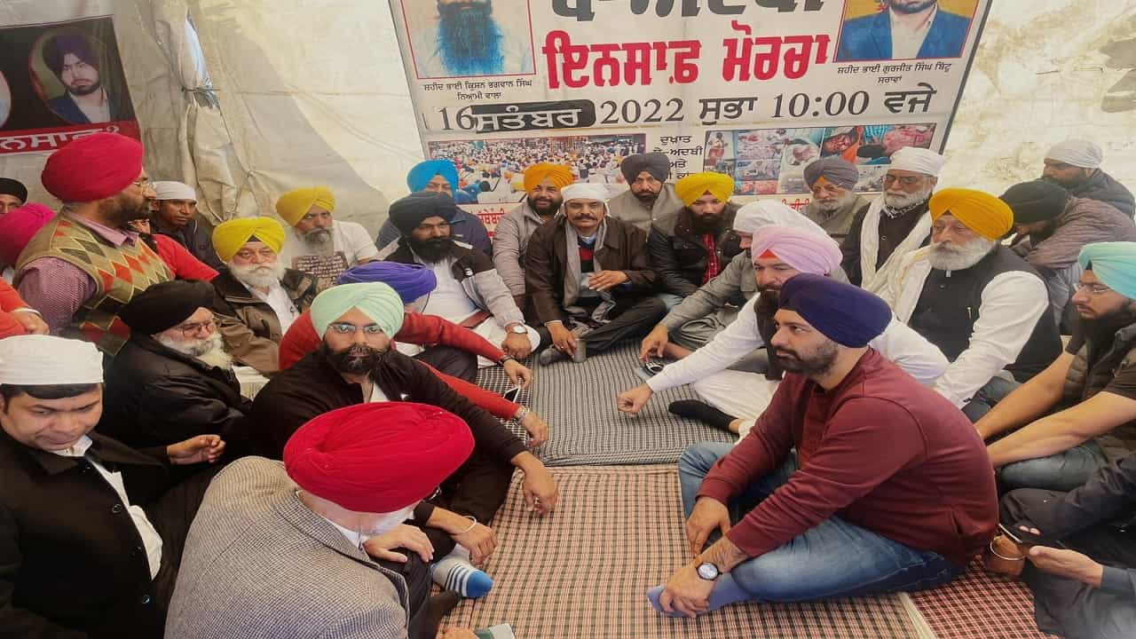 ਬੇਅਦਬੀ ਇਨਸਾਫ ਮੋਰਚੇ ਚ ਪਹੁੰਚੇ ਸਾਬਕਾ ਆਈਜੀ ਅਤੇ ਆਪ ਵਿਧਾਇਕ ਕੰਵਰਵਿਜੇ ਪ੍ਰਤਾਪ ਸਿੰਘ, ਮੋਰਚੇ ਨਾਲ ਖੜਨ ਦੀ ਕਹੀ ਗੱਲ