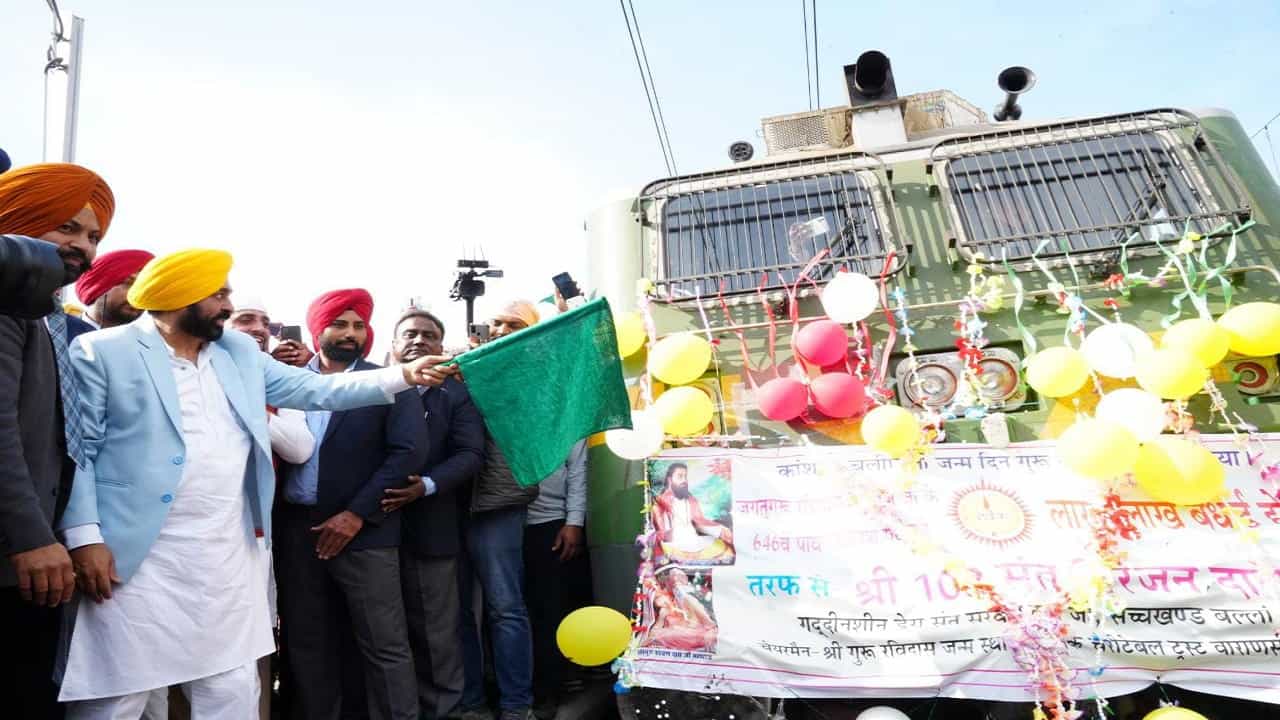 ਗੁਰੂ ਰਵਿਦਾਸ ਦਾ ਪ੍ਰਕਾਸ਼ ਪੁਰਬ ਮਨਾਉਣ ਲਈ ਬਨਾਰਸ ਰਵਾਨਾ ਹੋਏ ਸ਼ਰਧਾਲੂ, ਸੀਐਮ ਨੇ ਦਿਖਾਈ ਝੰਡੀ