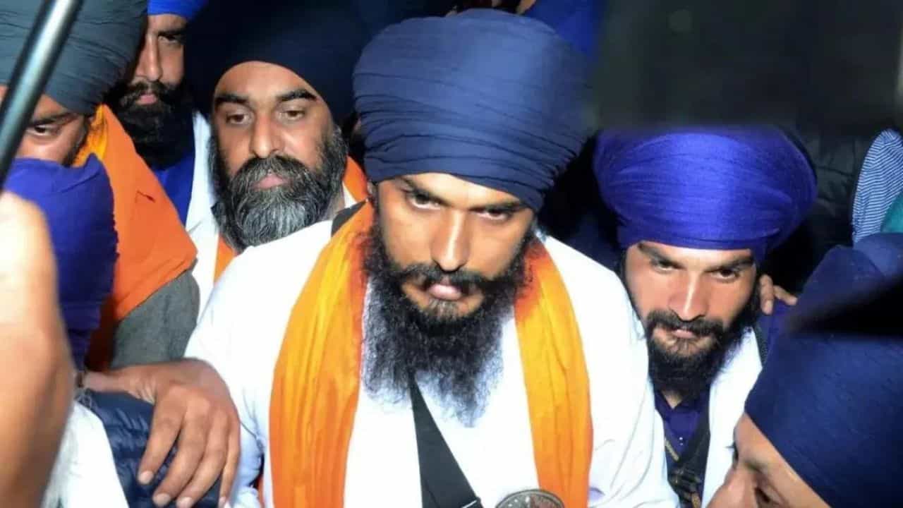 Operation Amritpal: ਜਲੰਧਰ ਕਮਿਸ਼ਨਰ ਕੁਲਦੀਪ ਸਿੰਘ ਚਾਹਲ ਦਾ ਵੱਡਾ ਬਿਆਨ, ਅੰਮ੍ਰਿਤਪਾਲ ਸਿੰਘ ਭਗੌੜਾ ਐਲਾਨ