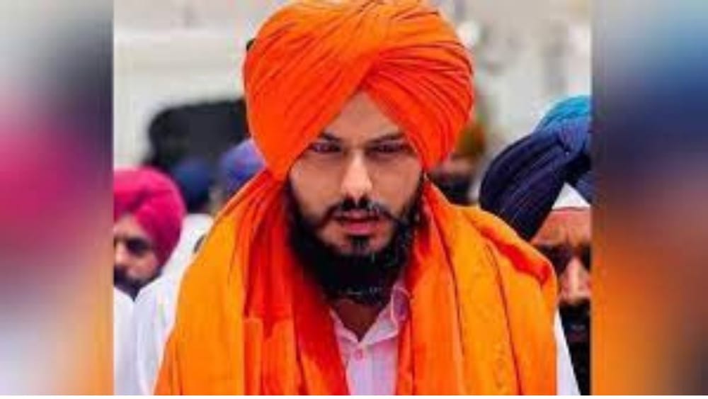 Amritpal Singh ਨੂੰ ਪੁਲਿਸ ਨੇ ਭਗੌੜਾ ਐਲਾਨਿਆ, ਮੈਗਾ ਸਰਚ ਆਪ੍ਰੇਸ਼ਨ ਜਾਰੀ।