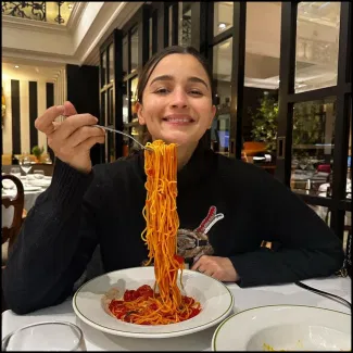 Alia Bhatt Birthday: ਬਾਲੀਵੁੱਡ ਦੀ ‘ਕਿਊਟ ਗਰਲ’ ਆਲੀਆ ਭੱਟ 30 ਸਾਲ ਦੀ ਹੋਈ,  ਜਨਮਦਿਨ ‘ਤੇ ਪਤੀ ਰਣਬੀਰ ਕਪੂਰ ਨਾਲ ਇਸ ਤਰਿਕੇ ਨਾਲ ਕੀਤਾ Enjoy