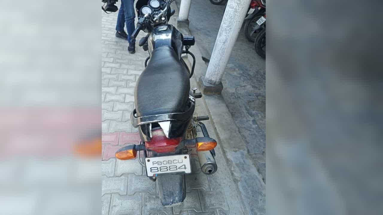 Brezza Car ਤੋਂ ਬਾਅਦ ਜਿਸ Bike ਤੇ ਫਰਾਰ ਹੋਇਆ ਸੀ ਅੰਮ੍ਰਿਤਪਾਲ ਸਿੰਘ...ਪੁਲਿਸ ਨੇ ਕੀਤੀ ਬਰਾਮਦ