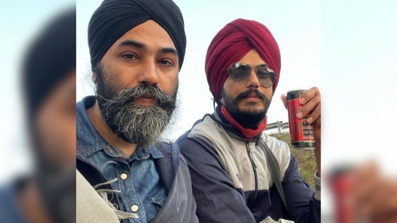 Amritpal Singh: 13 ਦਿਨਾਂ ਬਾਅਦ ਵੀ ਪਹੁੰਚ ਤੋਂ ਬਾਹਰ, ਪੰਜਾਬ ਪੁਲਿਸ ਨੇ ਜਾਰੀ ਕੀਤੀਆਂ ਅੰਮ੍ਰਿਤਪਾਲ ਅਤੇ ਪਪਲਪ੍ਰੀਤ ਦੀਆਂ ਕਈ ਤਸਵੀਰਾਂ Amritpal Singh: 13 ਦਿਨਾਂ ਬਾਅਦ ਵੀ ਪਹੁੰਚ ਤੋਂ ਬਾਹਰ, ਪੰਜਾਬ ਪੁਲਿਸ ਨੇ ਜਾਰੀ ਕੀਤੀਆਂ ਅੰਮ੍ਰਿਤਪਾਲ ਅਤੇ ਪਪਲਪ੍ਰੀਤ ਦੀਆਂ ਕਈ ਤਸਵੀਰਾਂ