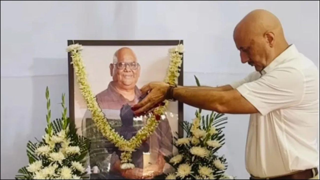 Anupam Kher ਆਪਣੇ ਅਜੀਜ ਦੋਸਤ ਦੀ ਮੌਤ ਦੇ ਸਦਮੇ ਤੋਂ ਉਭਰ ਨਹੀਂ ਸਕੇ, ਵੀਡੀਓ ਸ਼ੇਅਰ ਕਰ ਕੀ ਕਿਹਾ Anupam Kher ਆਪਣੇ ਅਜੀਜ ਦੋਸਤ ਦੀ ਮੌਤ ਦੇ ਸਦਮੇ ਤੋਂ ਉਭਰ ਨਹੀਂ ਸਕੇ, ਵੀਡੀਓ ਸ਼ੇਅਰ ਕਰ ਕੀ ਕਿਹਾ