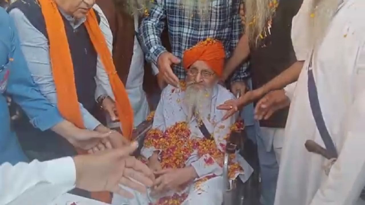 Bapu Surat Sing: ਲੁਧਿਆਣਾ ਦੇ ਡੀਐਮਸੀ ਚੋਂ ਮਿਲੀ ਬਾਪੂ ਸੂਰਤ ਸਿੰਘ ਖ਼ਾਲਸਾ ਨੂੰ ਮਿਲੀ ਛੁੱਟੀ Bapu Surat Sing: ਲੁਧਿਆਣਾ ਦੇ ਡੀਐਮਸੀ ਚੋਂ ਮਿਲੀ ਬਾਪੂ ਸੂਰਤ ਸਿੰਘ ਖ਼ਾਲਸਾ ਨੂੰ ਮਿਲੀ ਛੁੱਟੀ