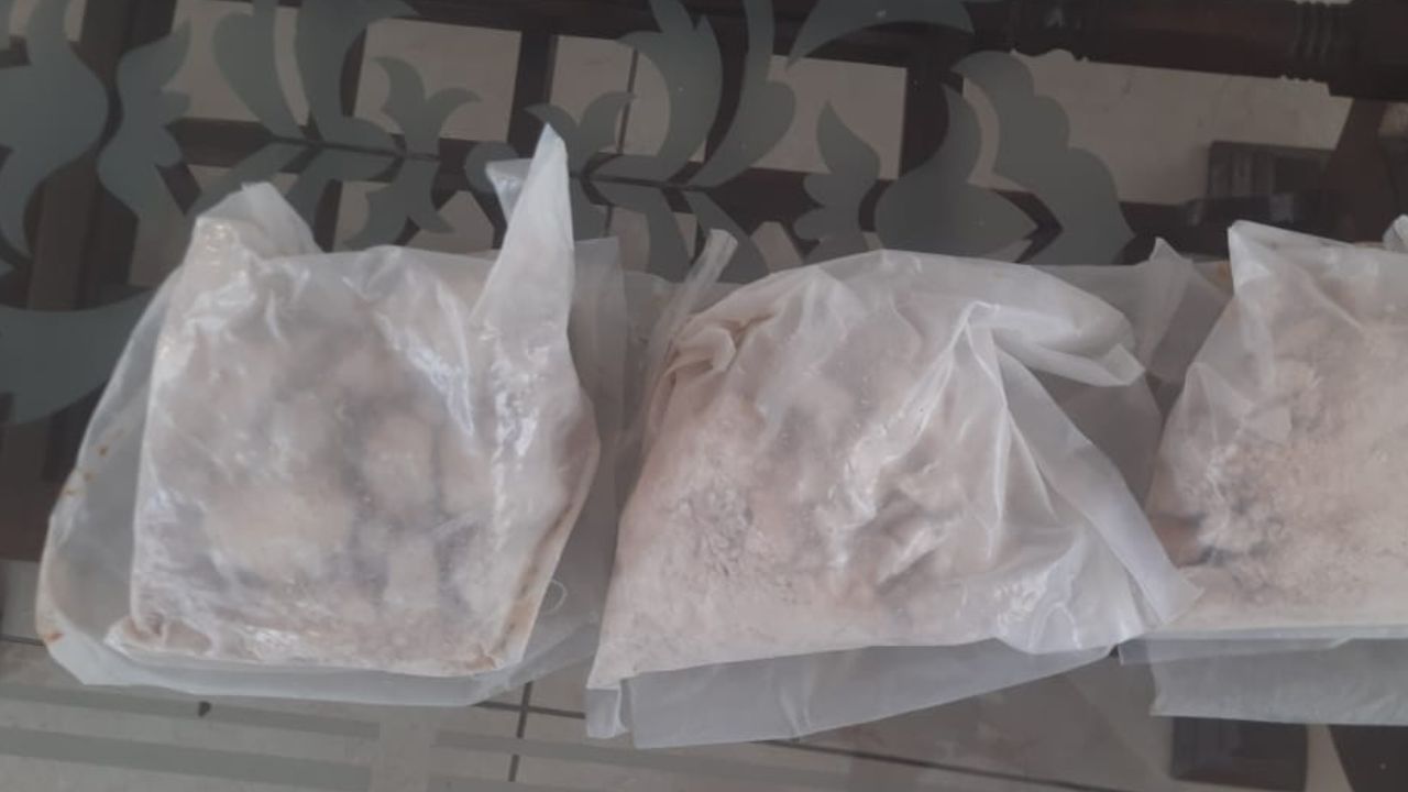 BSF Recovers Drugs: ਬੀਐਸਐਫ ਵੱਲੋਂ ਨਸ਼ਾ ਤਸਕਰਾਂ ਦੇ ਨਾਪਾਕ ਮਨਸੂਬੇ ਫੇਲ BSF Recovers Drugs: ਬੀਐਸਐਫ ਵੱਲੋਂ ਨਸ਼ਾ ਤਸਕਰਾਂ ਦੇ ਨਾਪਾਕ ਮਨਸੂਬੇ ਫੇਲ