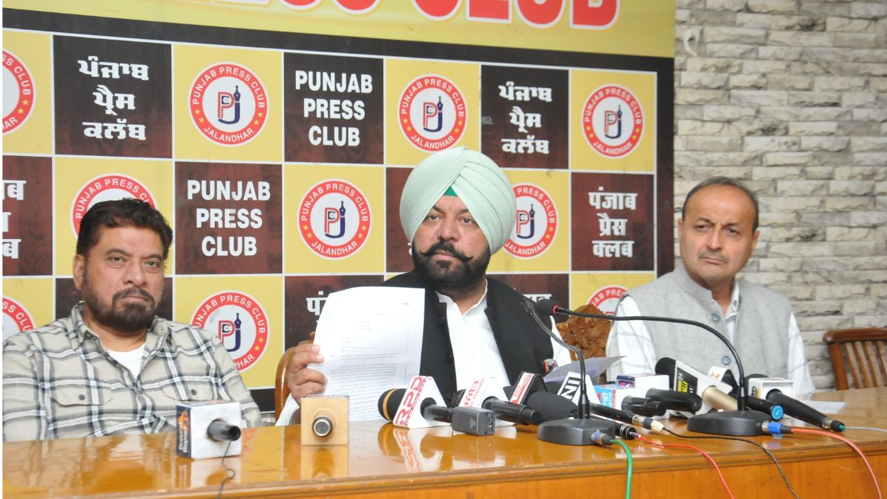 Punjab Government: ਪੰਜਾਬ ਸਰਕਾਰ ਨੇ ਝੂਠੀ ਵਾਹ-ਵਾਹ ਵਾਸਤੇ ਲਗਵਾਏ ਹੋਰਡਿੰਗ: ਵਿਧਾਇਕ ਚੌਧਰੀ Punjab Government: ਪੰਜਾਬ ਸਰਕਾਰ ਨੇ ਝੂਠੀ ਵਾਹ-ਵਾਹ ਵਾਸਤੇ ਲਗਵਾਏ ਹੋਰਡਿੰਗ: ਵਿਧਾਇਕ ਚੌਧਰੀ