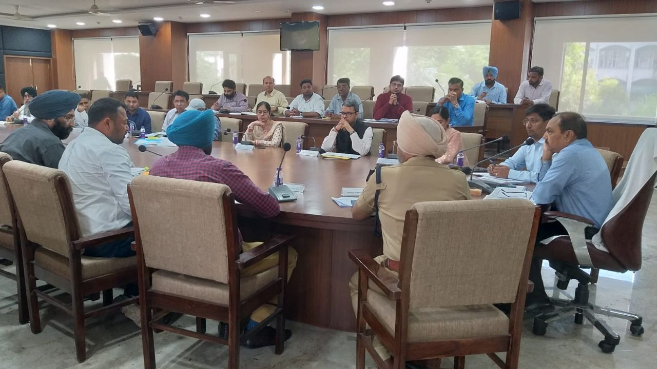 Divisional Commissioner: ਵਾਤਾਵਰਣ ਦੀ ਸ਼ੁੱਧਤਾ ਅਤੇ ਪ੍ਰਦੂਸ਼ਣ ਮੁਕਤੀ ਲਈ ਕੰਮ ਕਰਨਾ ਜ਼ਰੂਰੀ-ਗੈਂਦ Divisional Commissioner: ਵਾਤਾਵਰਣ ਦੀ ਸ਼ੁੱਧਤਾ ਅਤੇ ਪ੍ਰਦੂਸ਼ਣ ਮੁਕਤੀ ਲਈ ਕੰਮ ਕਰਨਾ ਜ਼ਰੂਰੀ-ਗੈਂਦ