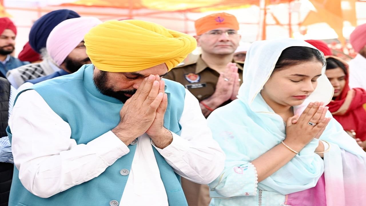 ਅਨੰਦਪੁਰ ਸਾਹਿਬ ਗੁਰੁਦਵਾਰੇ ਨਤਮਸਤਕ ਹੋਏ ਮੁੱਖਮੰਤਰੀ ਮਾਨ, ਕਿਹਾ ਪੰਜਾਬ ਦੀ ਸੇਵਾ ਲਈ ਮੇਰਾ ਇਕ-ਇਕ ਕਤਰਾ ਹਾਜ਼ਿਰ