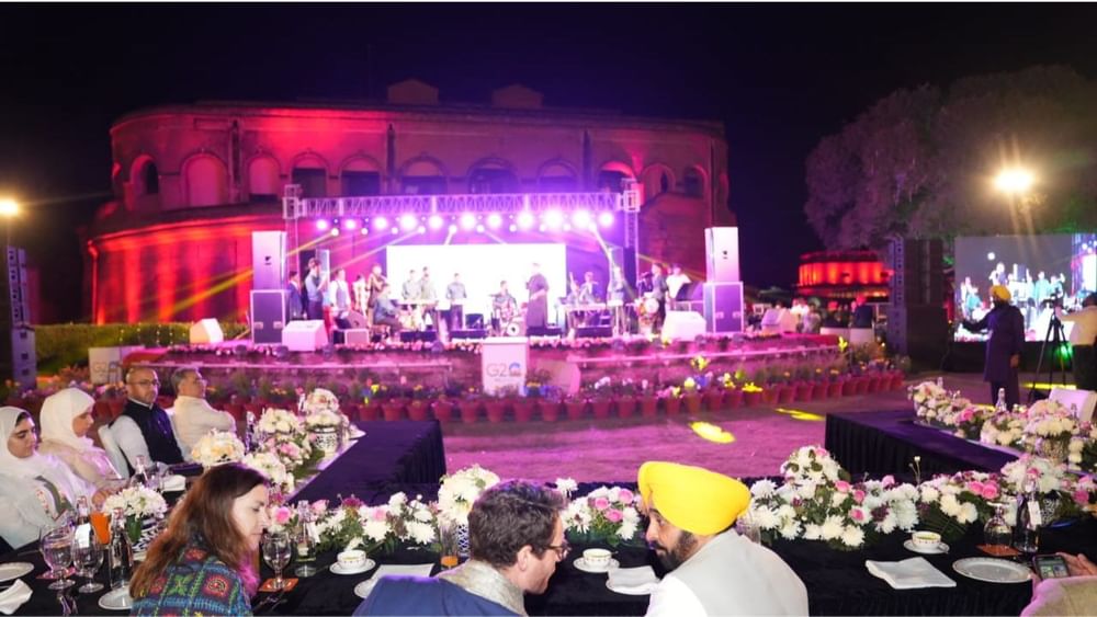 ਪੰਜਾਬ ਦੇ 'ਸ਼ਾਨਦਾਰ ਵਿਰਸੇ, ਸ਼ਾਂਤੀ, ਤਰੱਕੀ ਅਤੇ ਖੁਸ਼ਹਾਲੀ ਦੇ ਵਿਸ਼ਵ ਭਰ ਵਿੱਚ ਸਫ਼ੀਰ ਬਣੋ; ਮੁੱਖ ਮੰਤਰੀ ਦੀ ਜੀ-20 ਸਿਖਰ ਸੰਮੇਲਨ ਦੇ ਪ੍ਰਤੀਨਿਧਾਂ ਨੂੰ ਅਪੀਲ ਕੀਤੀ ਕਿ ਉਹ ਪੰਜਾਬ ਦੇ 'ਸ਼ਾਨਦਾਰ ਵਿਰਸੇ, ਸ਼ਾਂਤੀ, ਤਰੱਕੀ ਅਤੇ ਖੁਸ਼ਹਾਲੀ ਦੇ ਵਿਸ਼ਵ ਭਰ ਵਿੱਚ ਸਫ਼ੀਰ ਬਣਨ।