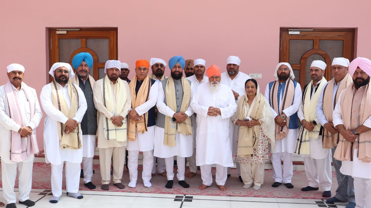 Dera Politics: ਜਲੰਧਰ ਜ਼ਿਮਨੀ ਚੋਣਾਂ, ਕਾਂਗਰਸੀ ਆਗੂ ਡੇਰਿਆਂ ‘ਚ ਹੋਏ ਨਤਮਸਤਕ Dera Politics: ਜਲੰਧਰ ਜ਼ਿਮਨੀ ਚੋਣਾਂ, ਕਾਂਗਰਸੀ ਆਗੂ ਡੇਰਿਆਂ ‘ਚ ਹੋਏ ਨਤਮਸਤਕ